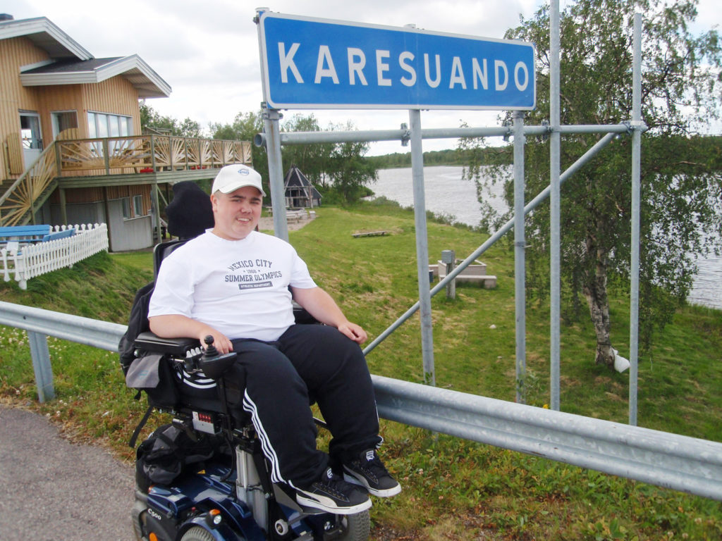 Joel Gustafsson på en av hans våghalsiga resor över hela Sverige. 