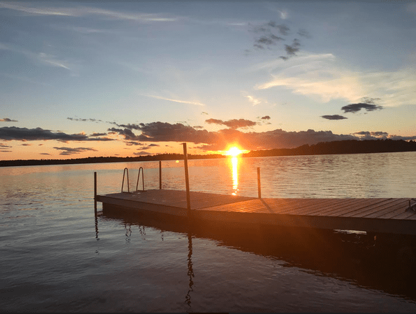 Picture of sunset in one the lake's platforms, captured by Malou